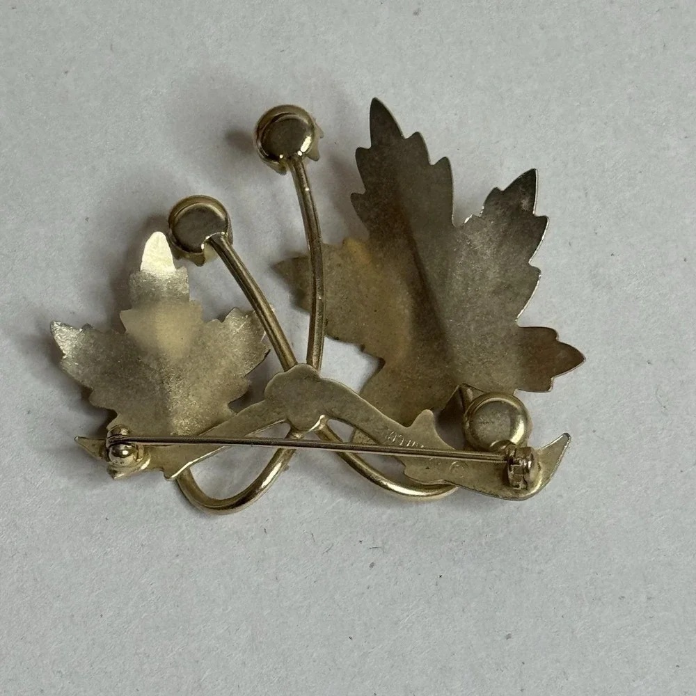 Vintage Sarah Coventry 2 Leaf 3 Faux Pearl‎ Pin Brooch 1.5